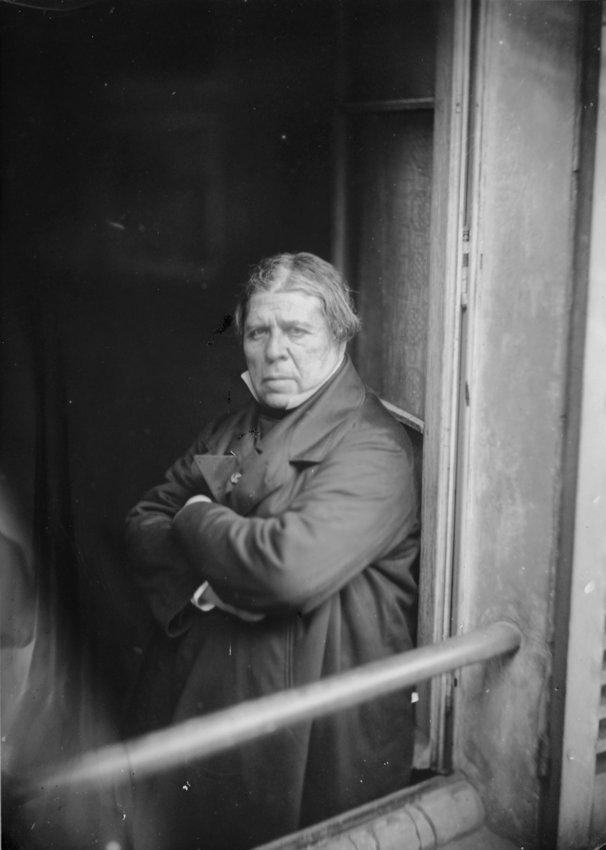 Portrait d'Ingres à la fenêtre - Camille Dolard