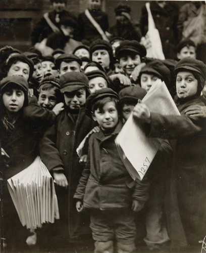 Lewis Hine - Enfants vendant des journaux, New York
