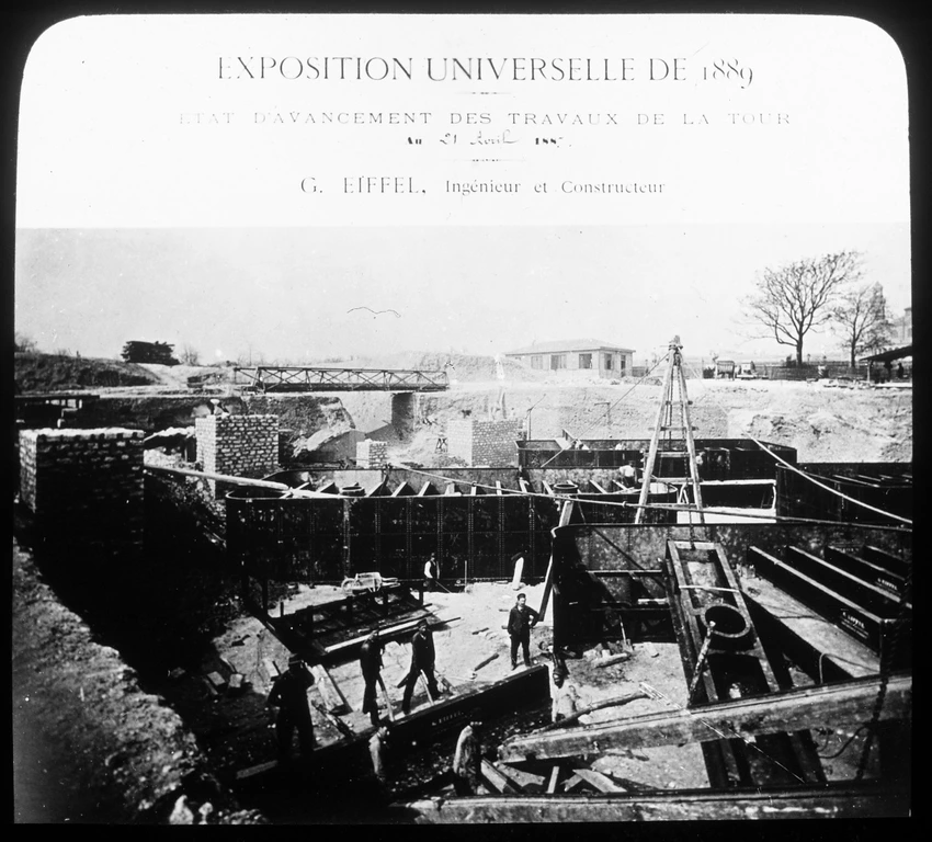 Anonyme - La Tour Eiffel, état du chantier au 21 avril 1887