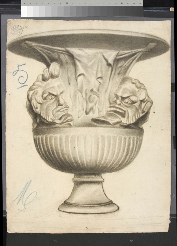 Richard Arnal - Vase à l'antique orné de deux masques, vue symétrique