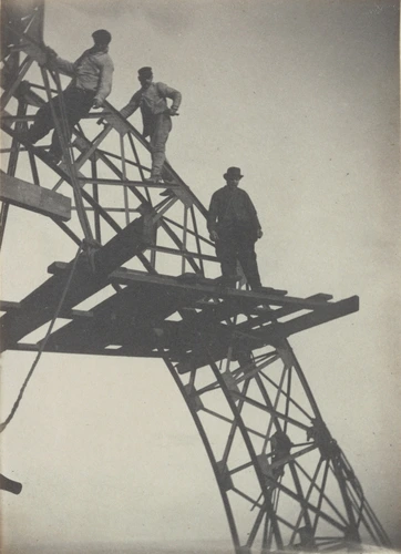 La Tour Eiffel - Trois ouvriers sur l'échafaudage d'une poutre en arc du "Campanile" - Henri Rivière