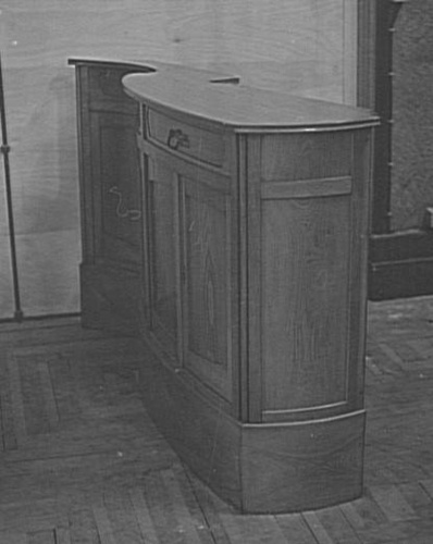 Victor Horta - Table