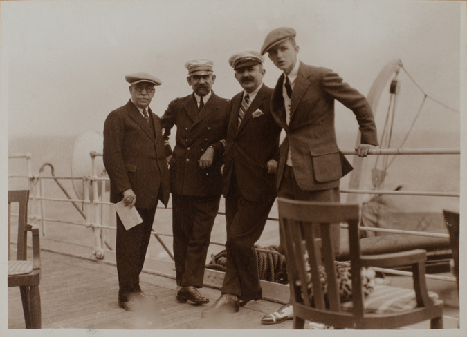 Anonyme - Georges et Claude Menier sur le pont du vapeur "Savoy"