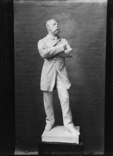 Louis Emile Décorchemont - Raoul Duval, statue en pied, par Louis Emile Décorche...