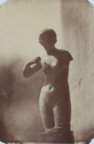 Henry Sauvaire - Statue, déesse grecque de face, bras droit plié, sans bras gauc...