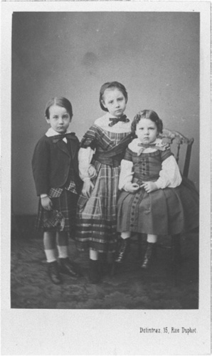 Anonyme - Un groupe de trois enfants