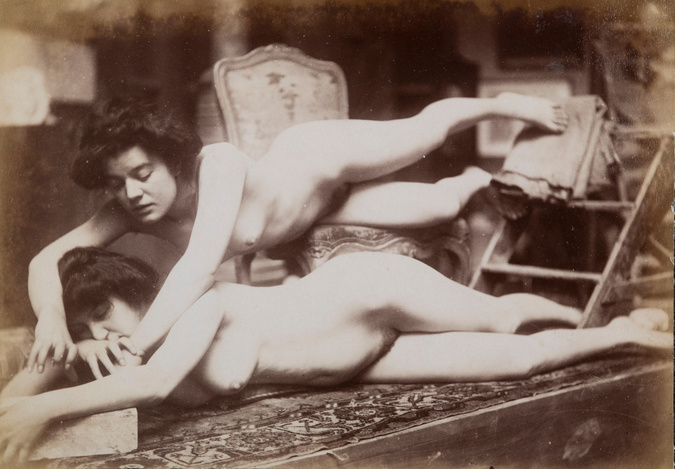 Jacques Lalaing de - Deux modèles féminins nus allongés sur un fauteuil et sur l...