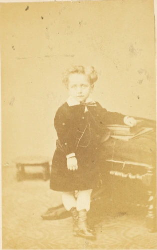 Michel Berthaud - Edouard Eiffel debout, en pied, enfant