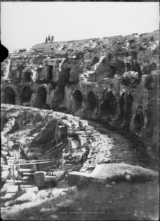 Édouard Baldus - Nîmes (Gard) - Amphithéatre, vue intérieure