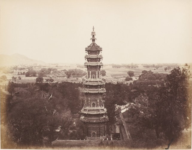 Paul Champion - Tour en porcelaine à Yuen-Min-Huen, Palais d'été de l'Empereur à...