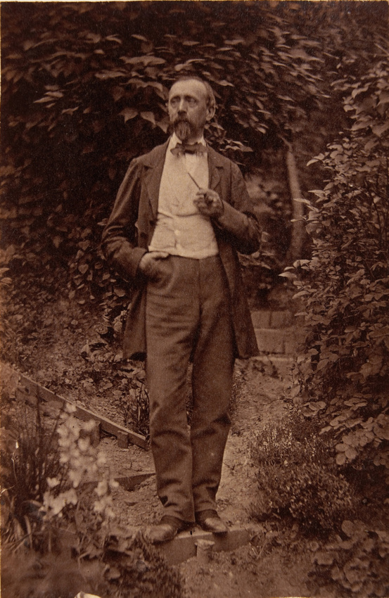 Achille Bonnuit - Homme tenant une pipe, dans le jardin, le peintre E. Richard (...