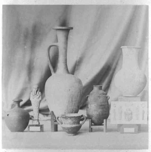 Cinq vases et objets égyptiens - Louis Robert