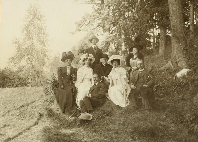 Charles Schramm - G. Eiffel, Adolphe, Claire, Geneviève et Georges Salles et 3 a...