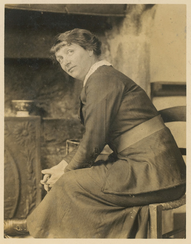 Madame Alliaud assise de profil