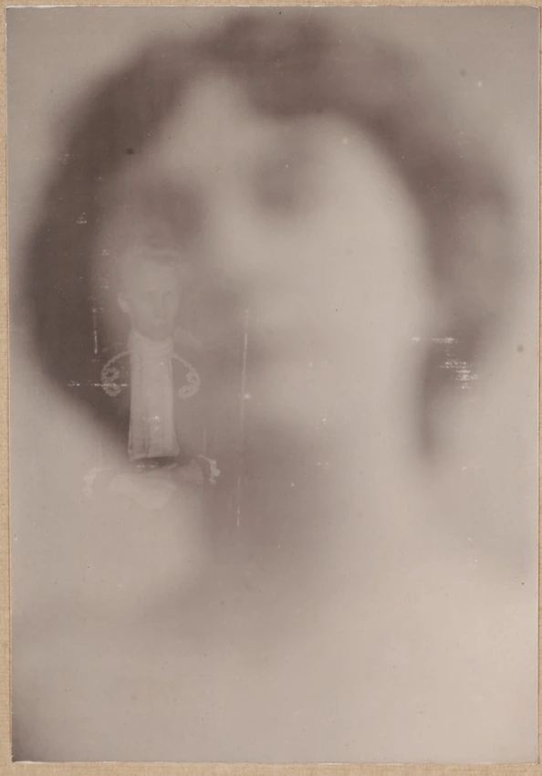 Photographie spirite (médium et spectre de jeune femme) - Anonyme
