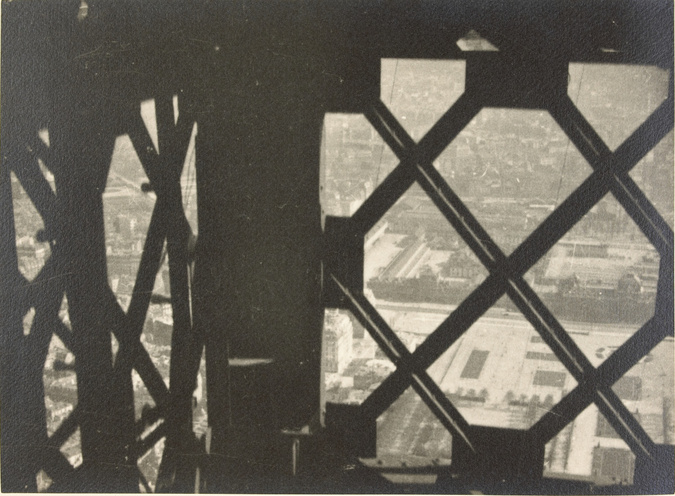 René Clair - Photogramme extrait de "La Tour", court-métrage de René Clair, 1928