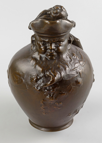 Auguste Ledru - Grande cruche à tête de vieillard, pleureuse et décor de houblon