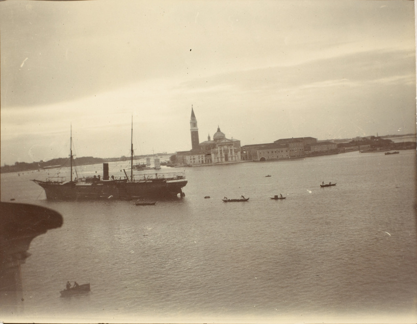 René Lalique - Venise, vue sur San Giorgio Maggiore, un bateau de croisière au p...