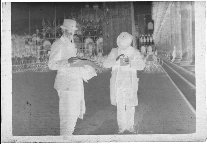 Pierre Bonnard - Roussel en compagnie de Vuillard qui photographie Bonnard, à l'...