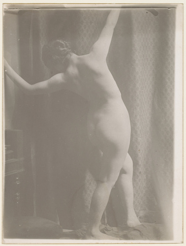 François-Rupert Carabin - Femme nue debout de dos, bras levés, tête baissée