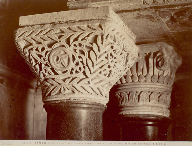 Anonyme - Italie, Ravenne : église Saint-Apollinaire-le-Neuf, chapiteaux