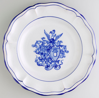 Charles Gallé - Assiette creuse, service aux armes de la famille Meixmoron de Do...