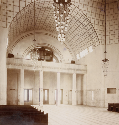 Anonyme - Vue sur la tribune et l'orgue de l'église Saint-Léopold am Steinhof (K...