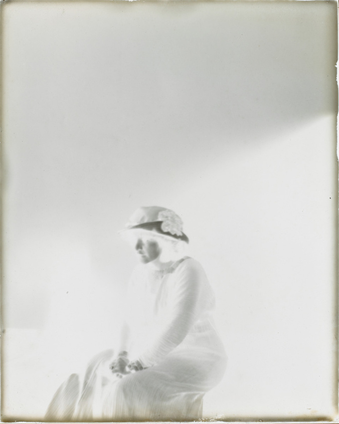 Paul Haviland - Nude Antoinette Obertos, clasping Knees, 1908