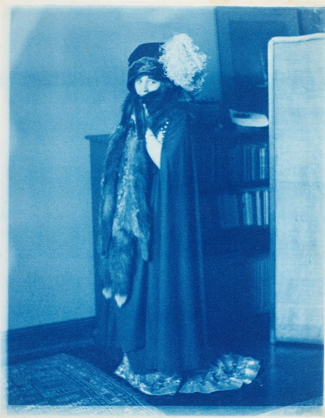 Paul Haviland - Femme debout, en manteau de fourrure