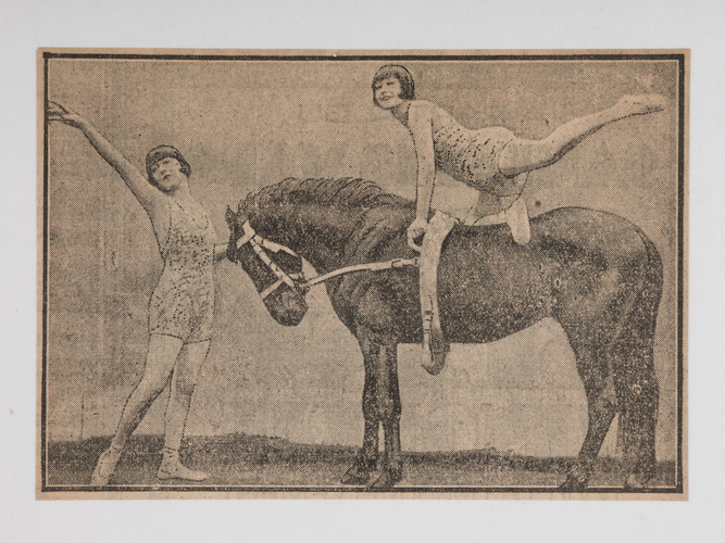 Jacques Lalaing de - Deux cavalières en représentation et un cheval