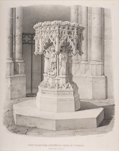 Formentin - Fonds de baptême, à l'intérieur d'une église, en forme de colonne sc...