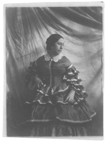 Auguste Vacquerie - Madame Meurice en robe à volants