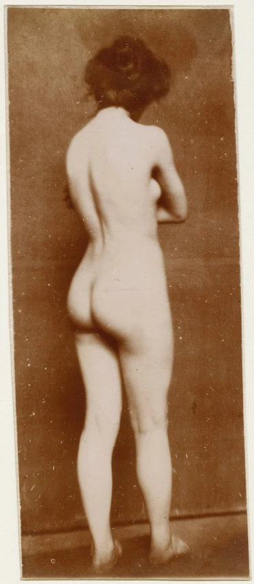 François-Rupert Carabin - Femme nue debout, de dos, les bras pliés