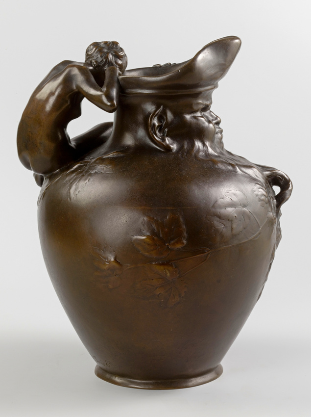 Auguste Ledru - Grande cruche à tête de vieillard, pleureuse et décor de houblon