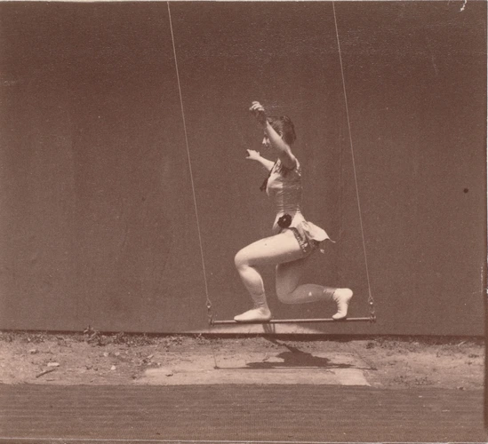 Albert Londe - Equilibriste sur le trapèze (détail d'une série chronophotographi...
