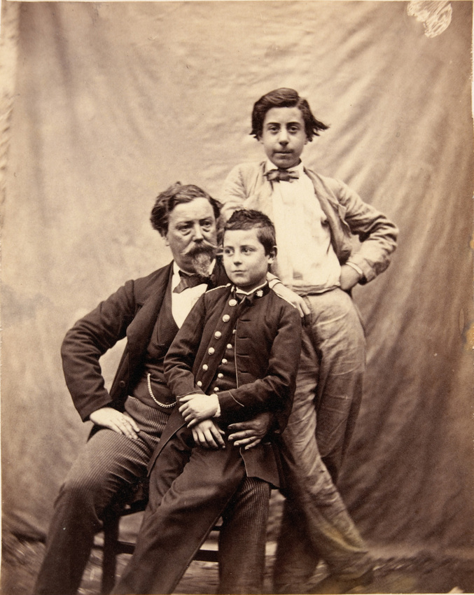 Achille Bonnuit - Homme assis avec deux garçons (un père et son fils ?)