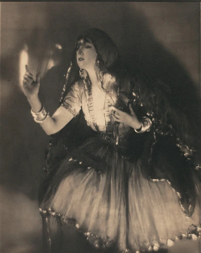 Adolphe Meyer - La Danseuse Ruth Saint Denis