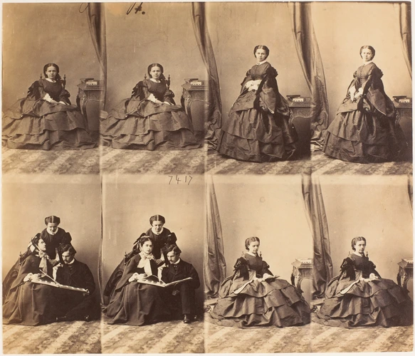 André Adolphe Eugène Disdéri - Comte Czernichew et deux jeunes femmes en huit po...