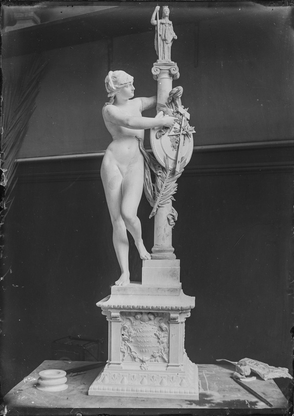 Louis Emile Décorchemont - Monument à Edouard Corroyer, maquette, par Aimé Mille...