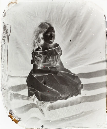 Lewis Carroll - Florence "Flo" Terry assise sur un tapis