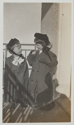 Anonyme - Antoine et Claude Menier travestis