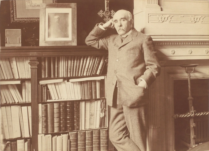Dornac - Georges Clémenceau dans sa bibliothèque