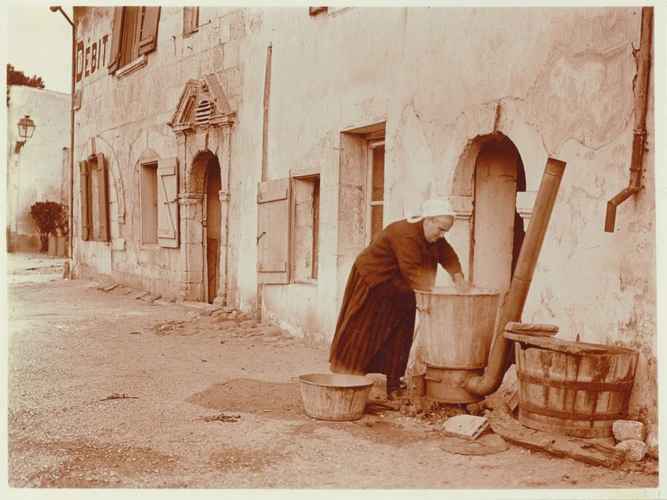 Charles Augustin Lhermitte - La Rochelle, femme à la lessiveuse