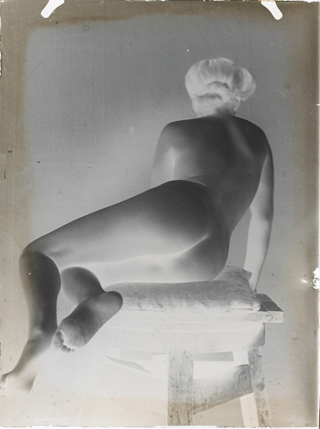 François-Rupert Carabin - Femme nue assise de dos, jambes pliées