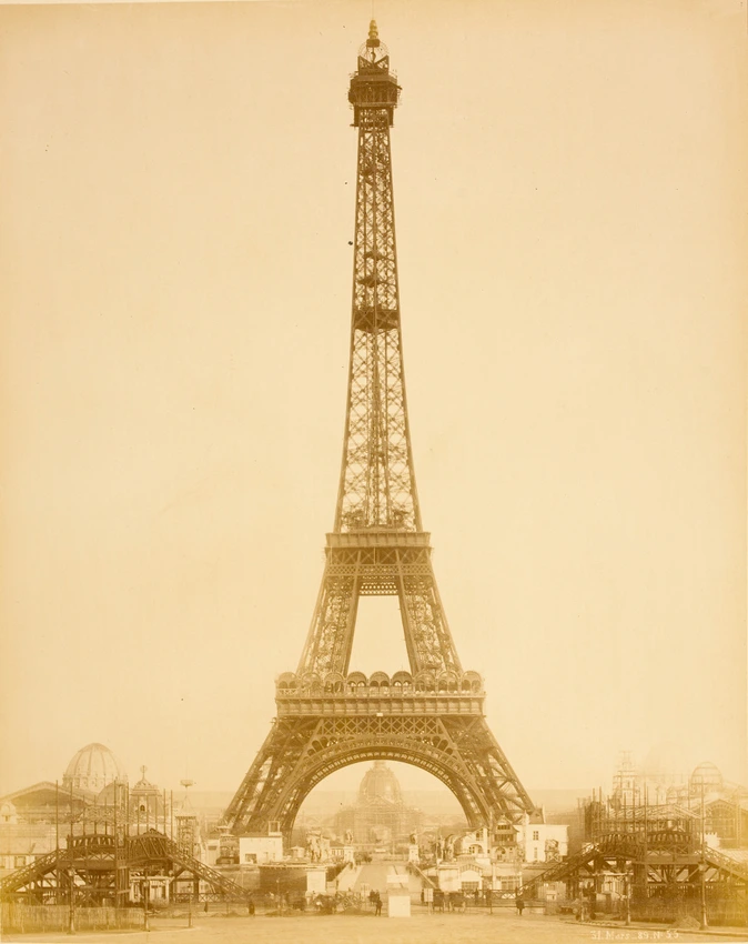 Louis-Emile Durandelle - La Tour Eiffel achevée le 31 mars 1889. Au second plan ...