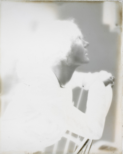 Paul Burty Haviland - Dorothy Warrington assise, de profil