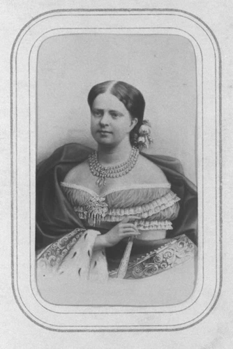 Neurdein frères - Portrait de la princesse Marie-Clotilde de Savoie
