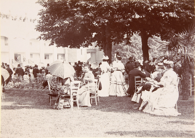 Henri Lemoine - Femmes assises au champs de courses