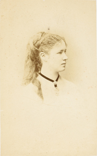 Charles Reutlinger - Jeune fille en buste de profil