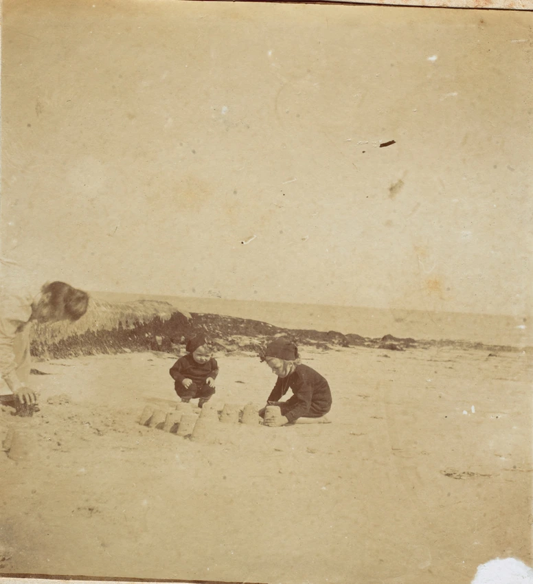 Les Pâtés de sable (une dame, Bernadette et Noële), Loctudy (Finistère) - Maurice Denis